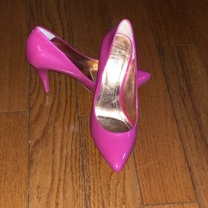 bcbgeneration pink pumps
